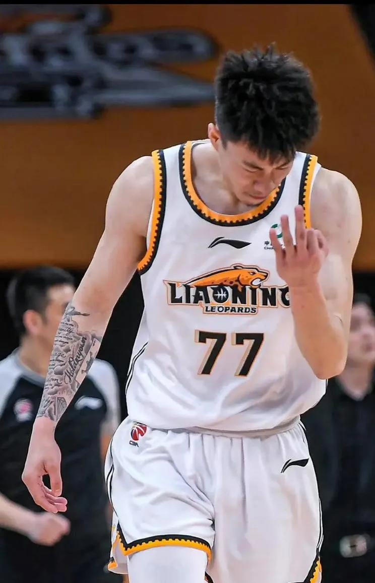 爵士轻取辽宁队，张镇麟惊艳四座