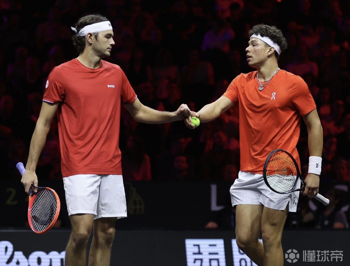 爱游戏下载-拉沃尔杯鏖战美网，西西帕斯刷新纪录