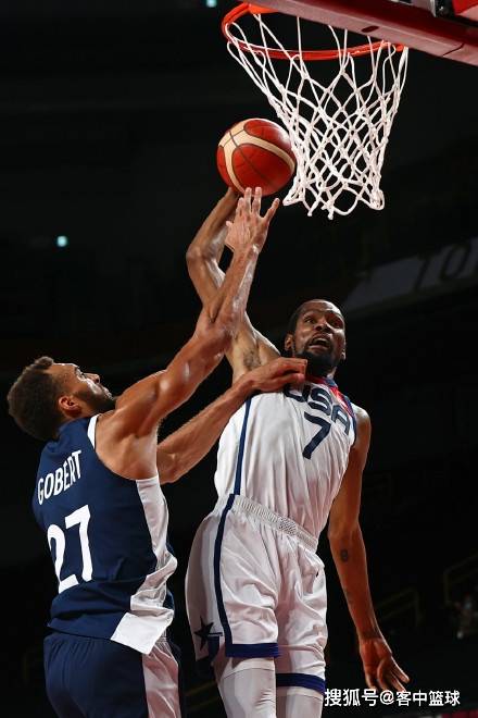 爱游戏在线-福建队鏖战北京队，戈贝尔关键制胜