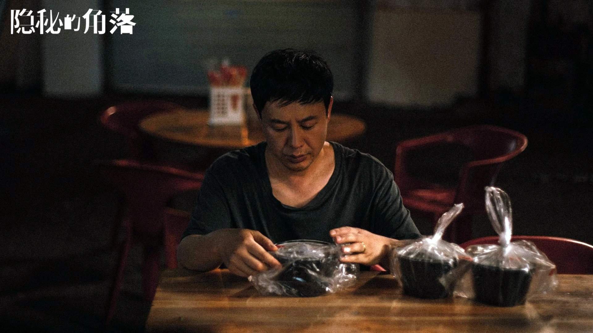 悬崖边的舞者,当克莱用最笨拙的姿势投进最优雅的绝杀尼克斯对鹈鹕赛后,一记变形记般的后仰,如何照亮了他与我们的逆光时刻?